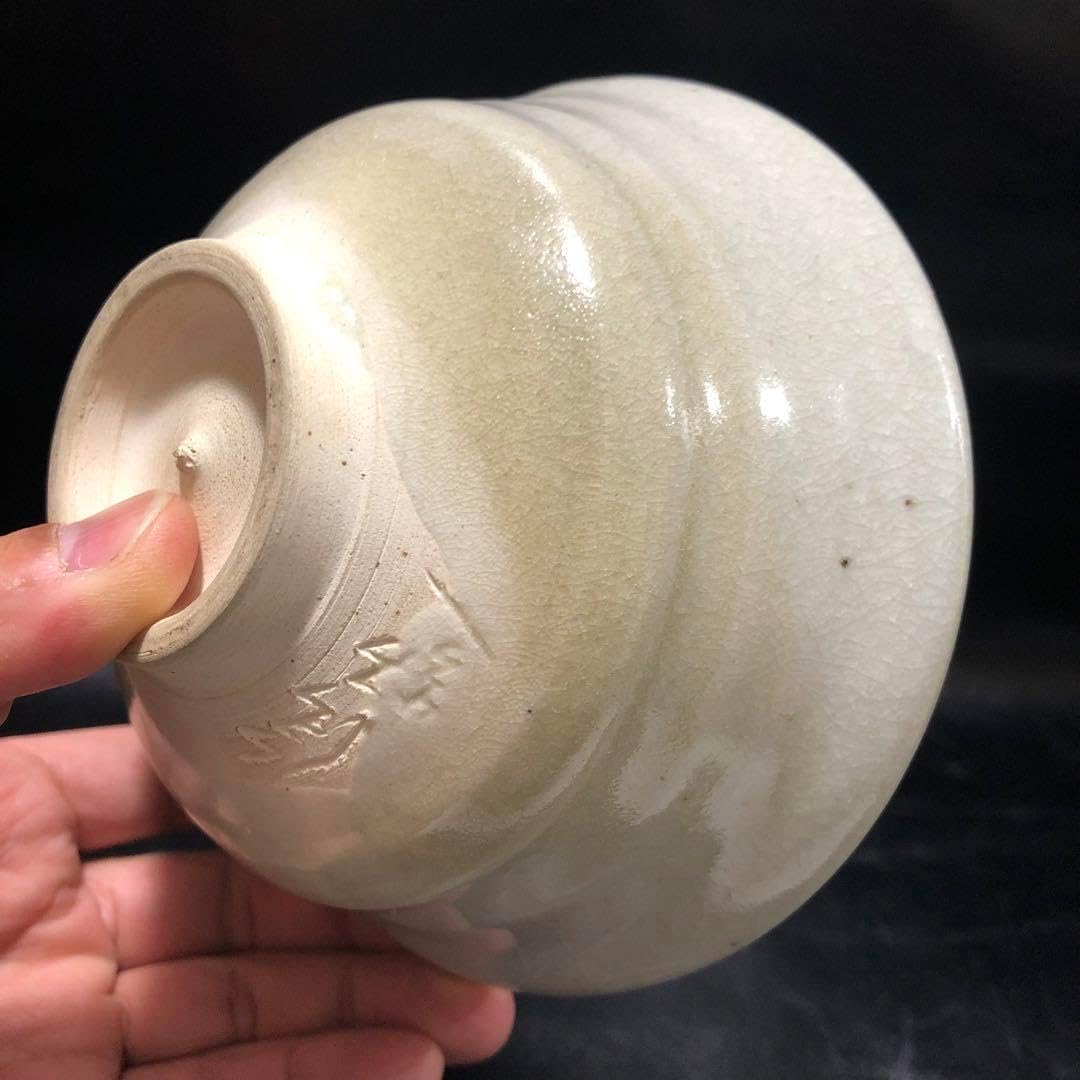 究極の美◼️蔵から吸い込まれる様な美しい白い抹茶茶碗が出てき